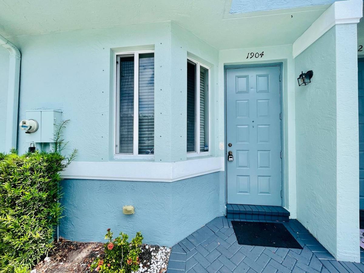 Townhouse for rent at 1904 Alamanda Way, West Palm Beach, FL 33404