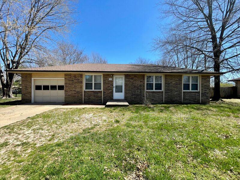 House for rent at 118 S Cottonwood Ave, Republic, MO 65738