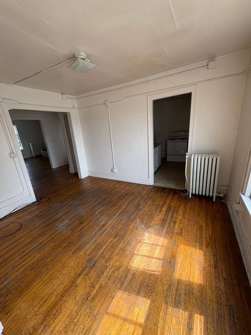 Apartment for rent at 805 W 4th St, Waterloo, IA 50702