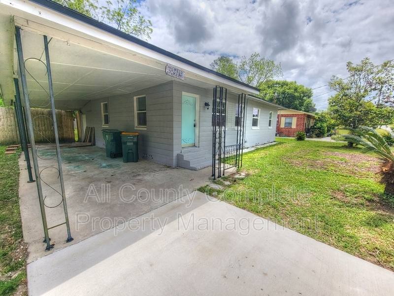 House for rent at 3919 Skycrest Dr, Jacksonville, FL 32246