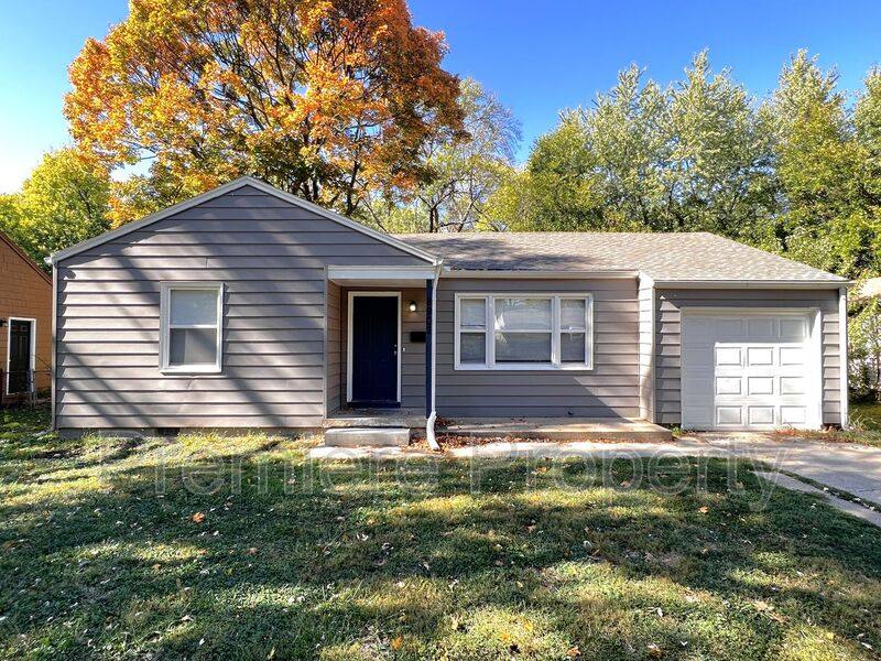 House for rent at 8902 Richards Dr, Kansas City, MO 64133
