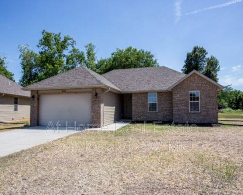 House for rent at 4564 W Greenridge, Springfield, MO 65807
