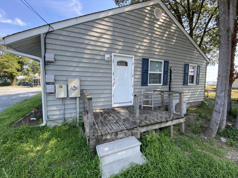 Apartment for rent at 201 N Irving Ave #B, Colonial Beach, VA 22443