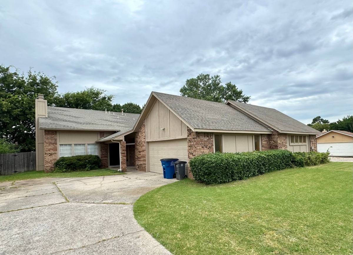 Townhouse for rent at 7148 S Canton Ave, Tulsa, OK 74136