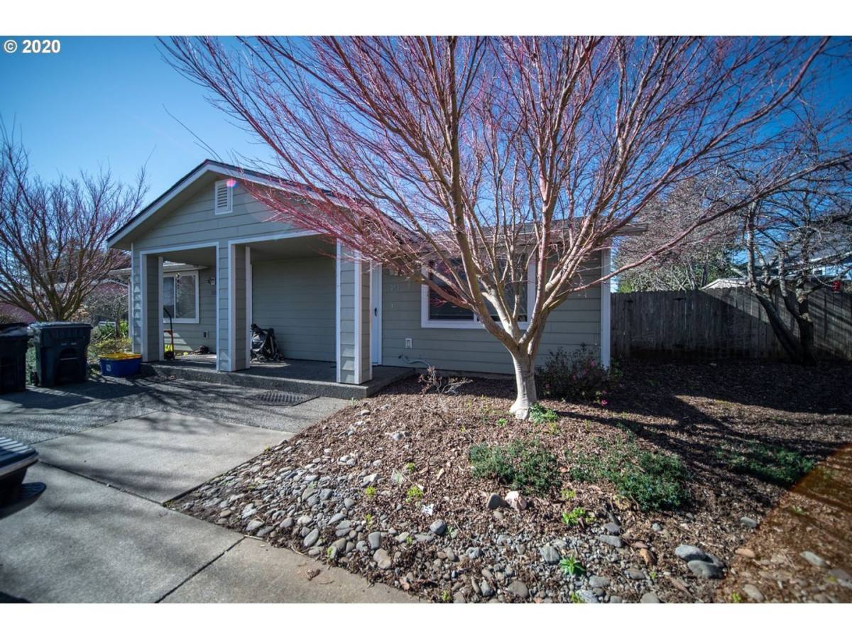 House for rent at 303 Alder St, Brookings, OR 97415