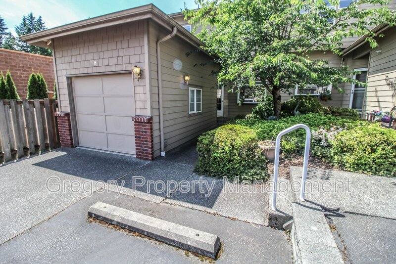 Townhouse for rent at 20901 Cypress Way #5, Lynnwood, WA 98036