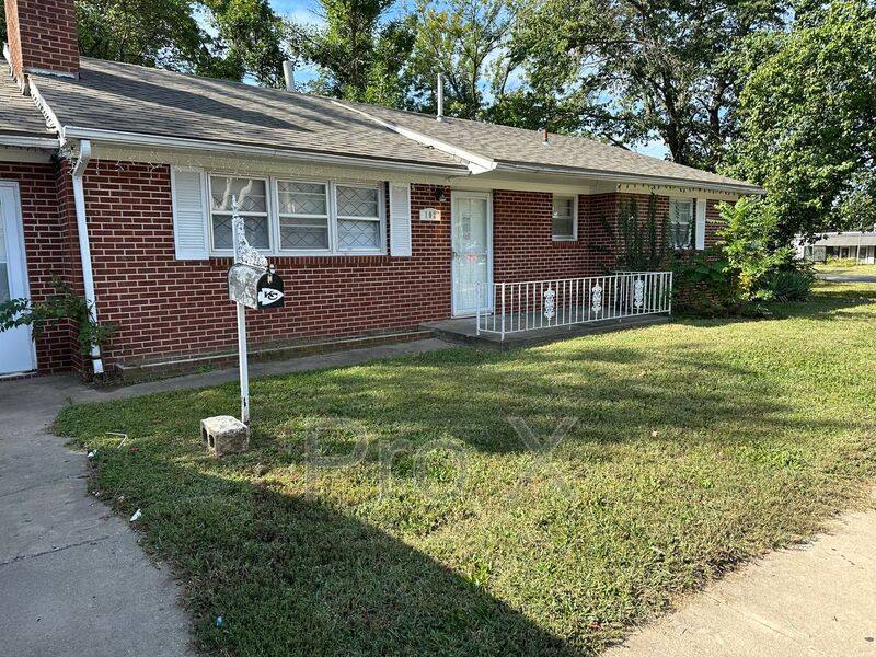 House for rent at 102 E Ford St, Pittsburg, KS 66762