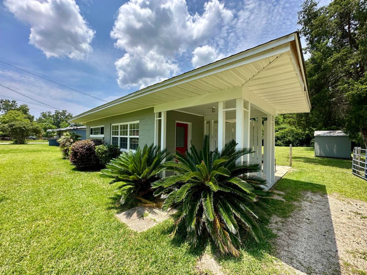 House for rent at 7127 Chapel St, Pensacola, FL 32504