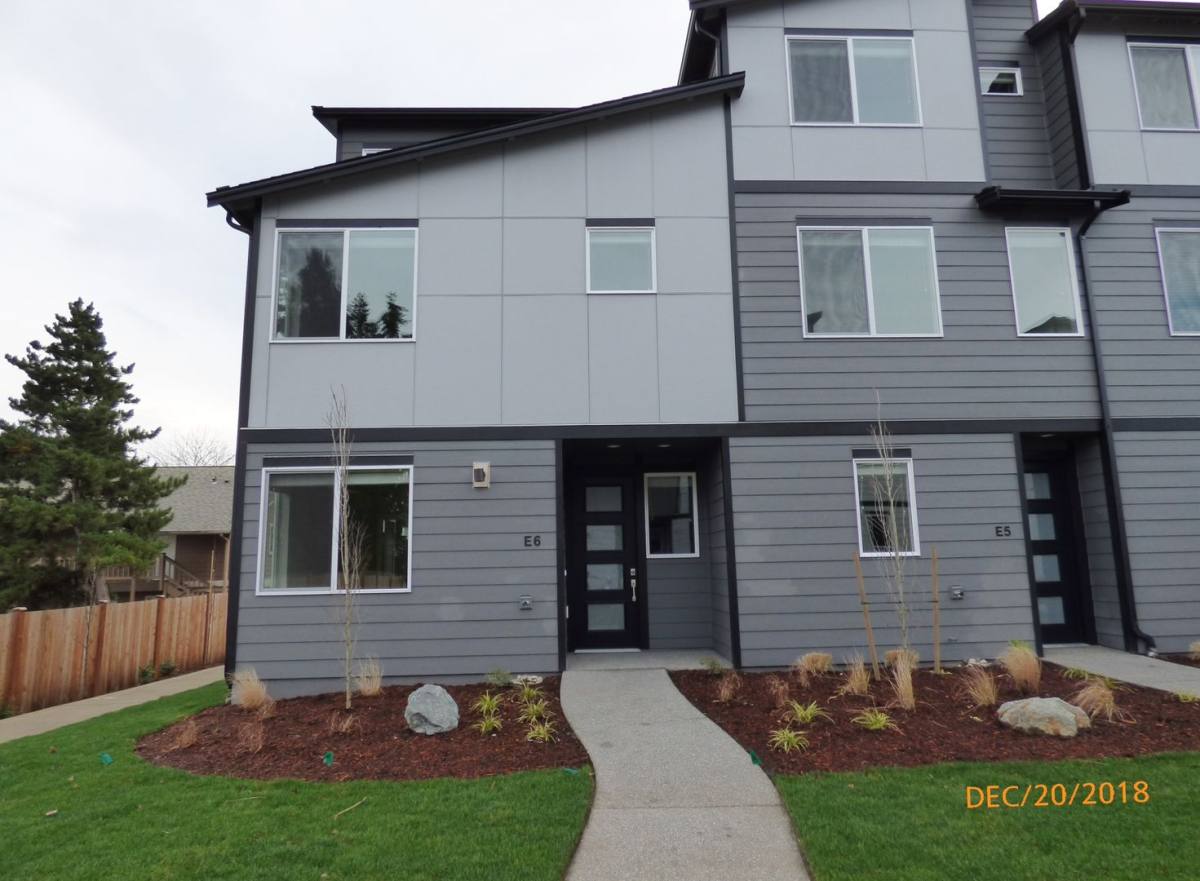Townhouse for rent at 3230 148th St SW, Lynnwood, WA 98087