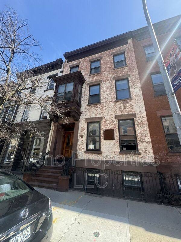 House for rent at 16 2nd St #2R, Troy, NY 12180