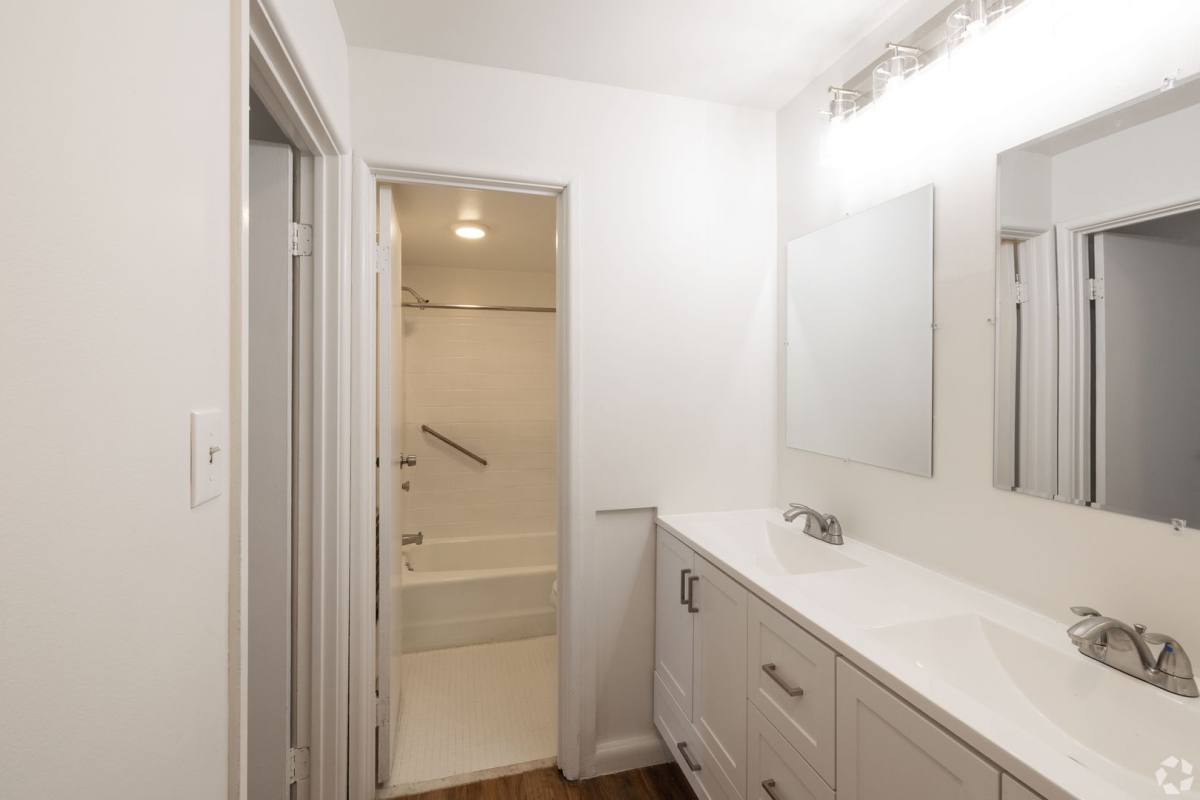 Apartment for rent at 587 Broadway, Albany, NY 12204