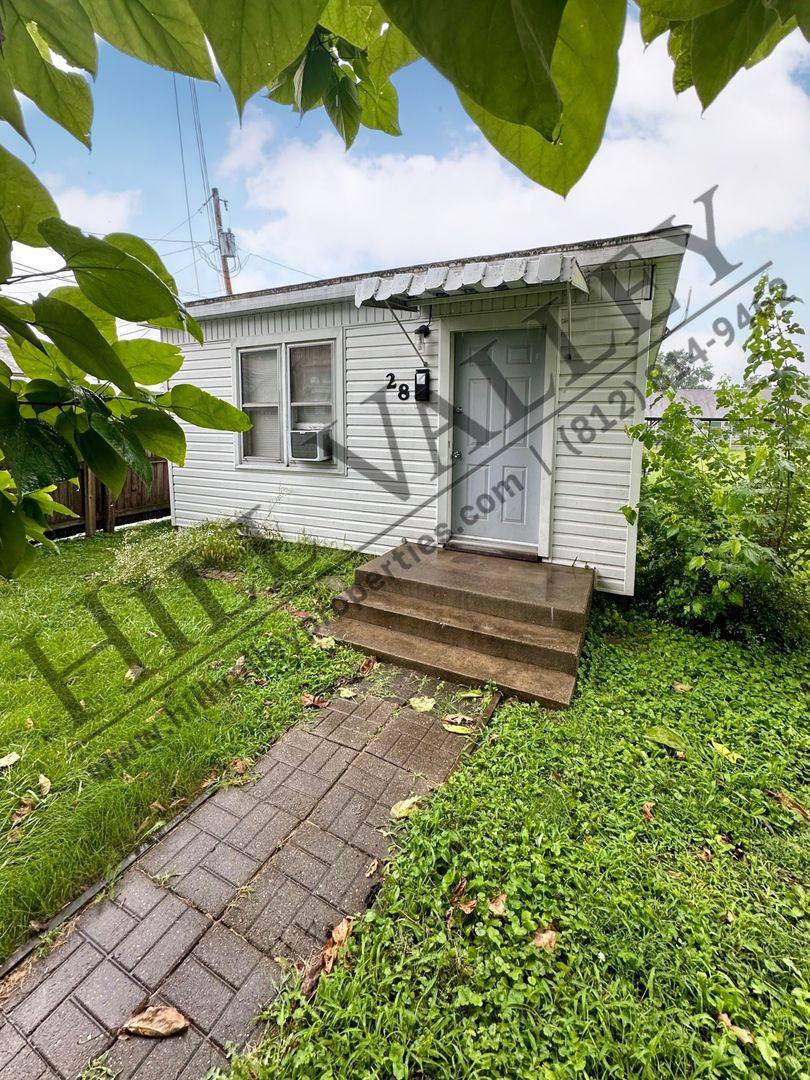 House for rent at 28 N 14th St, Terre Haute, IN 47807