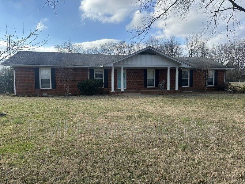 House for rent at 2988 Parkwood Dr, Murfreesboro, TN 37128