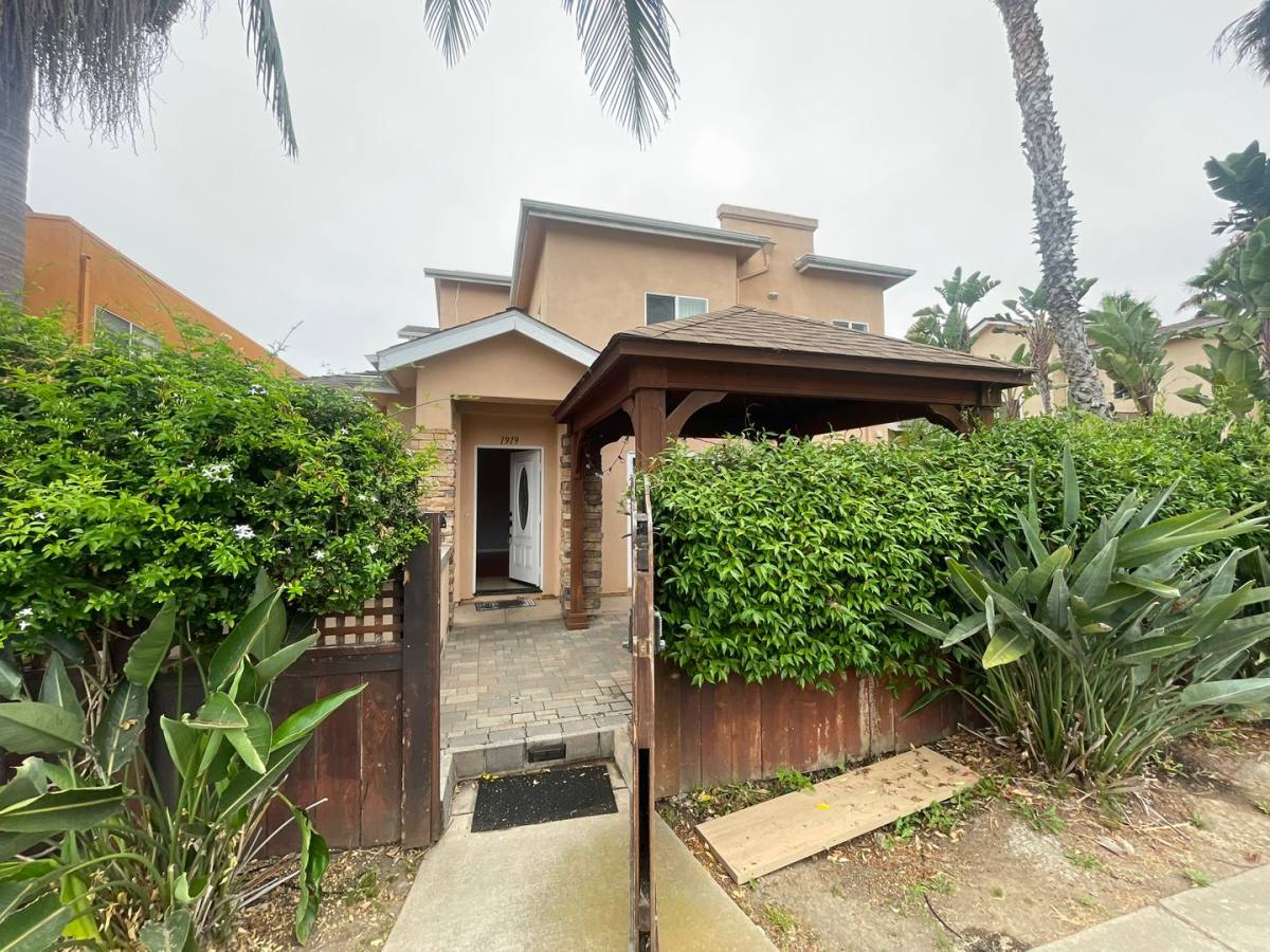Townhouse for rent at 1919 Diamond St, San Diego, CA 92109