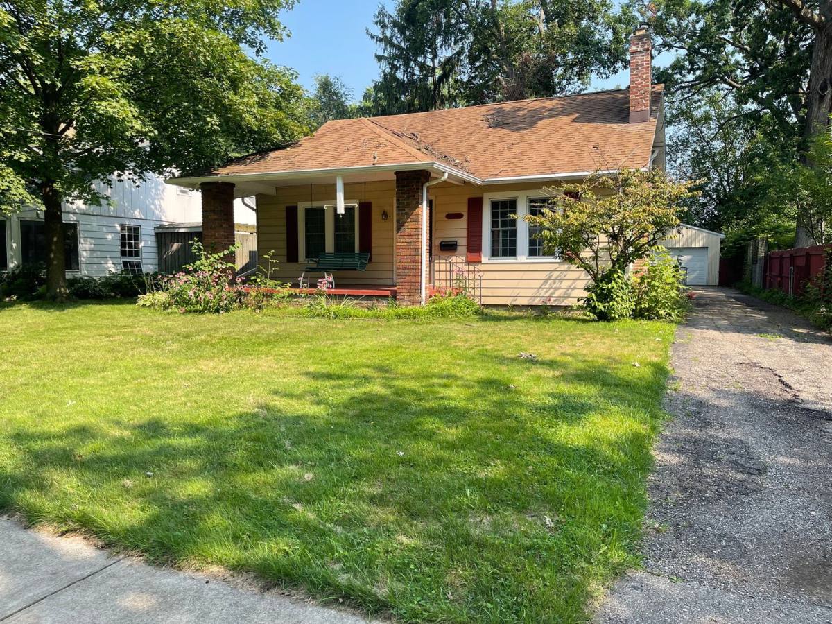 House for rent at 1425 Lakeway Ave, Kalamazoo, MI 49001