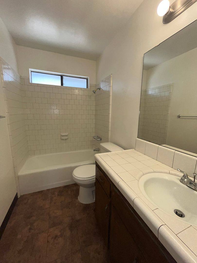 Apartment for rent at 806 S Court St, Visalia, CA 93277