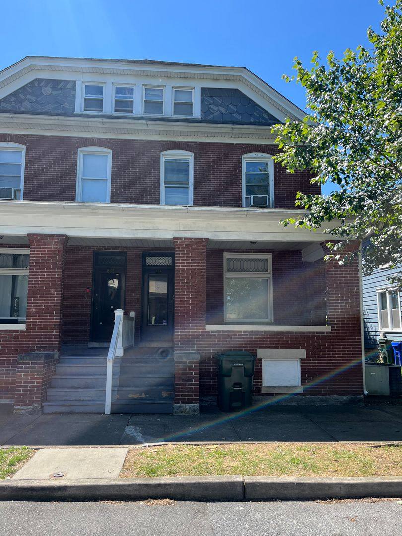 Apartment for rent at 836 Dewey Ave, Hagerstown, MD 21740