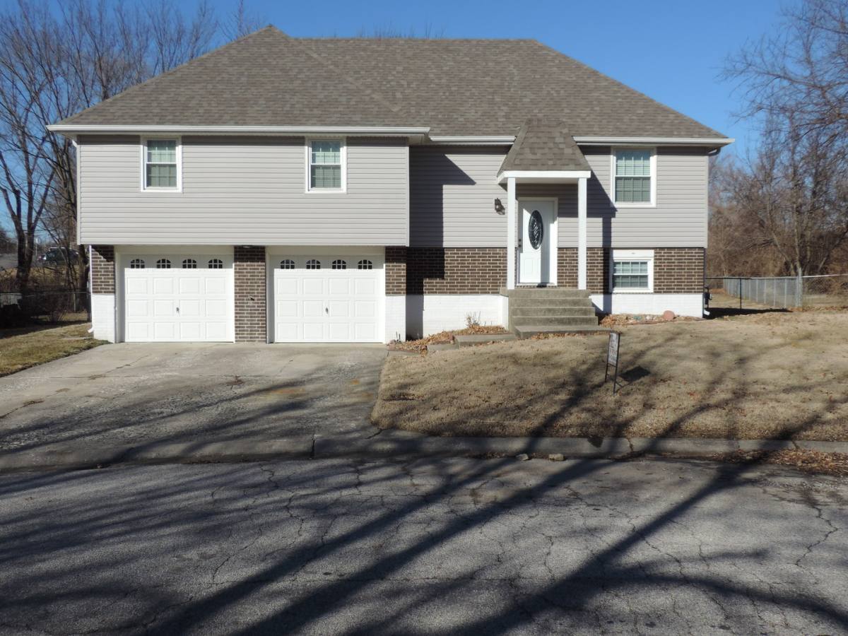 House for rent at 936 Ridge Dr, Warrensburg, MO 64093
