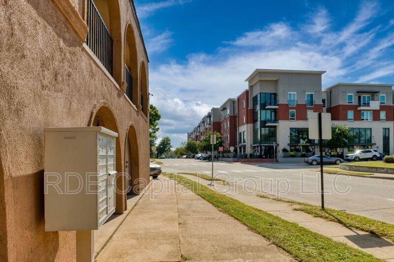 Apartment for rent at 811 S Mesquite St #8, Arlington, TX 76010