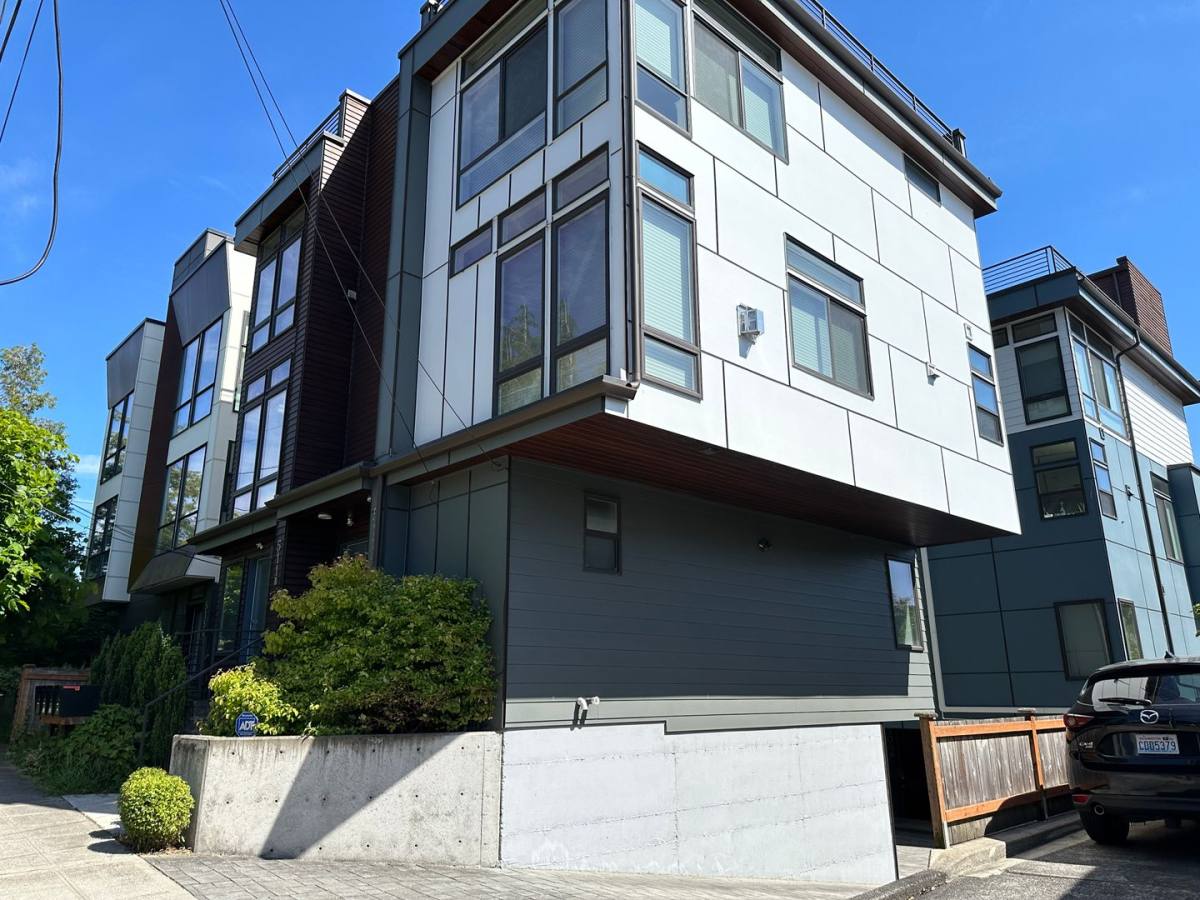Townhouse for rent at 511 NE 73rd St, Seattle, WA 98115