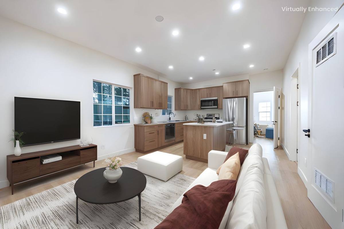 Apartment for rent at 4220 W Adams Blvd, Los Angeles, CA 90018