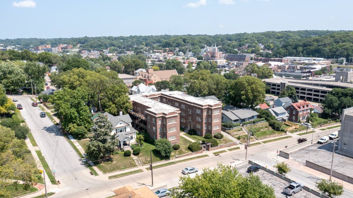 Apartment for rent at 255 Oakland Ave, Council Bluffs, IA 51503