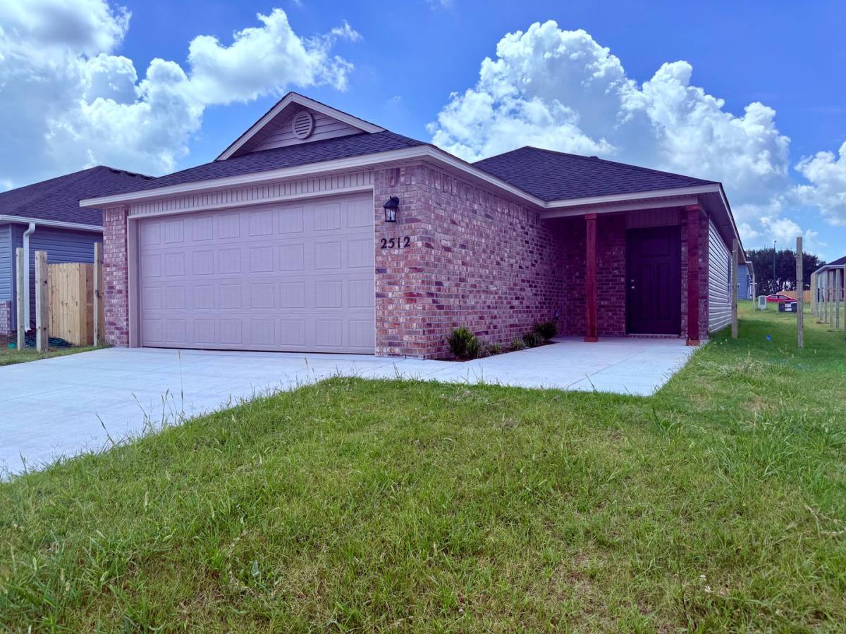 House for rent at 2512 E Foxbury St, Siloam Springs, AR 72761