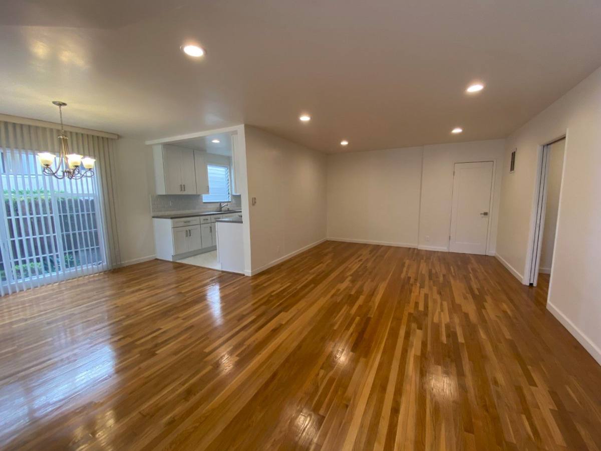 Apartment for rent at 308 S Rexford Dr, Beverly Hills, CA 90212
