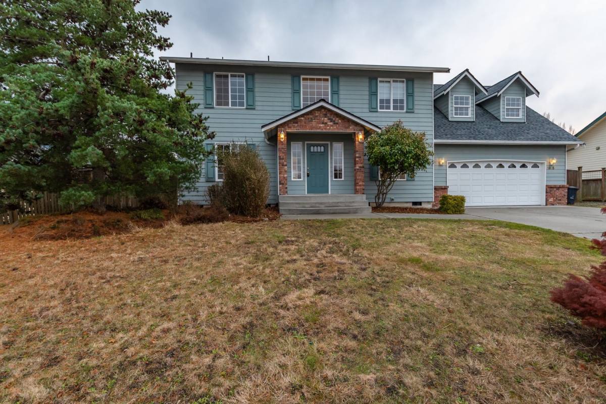 House for rent at 1615 SW 17th Ave, Oak Harbor, WA 98277