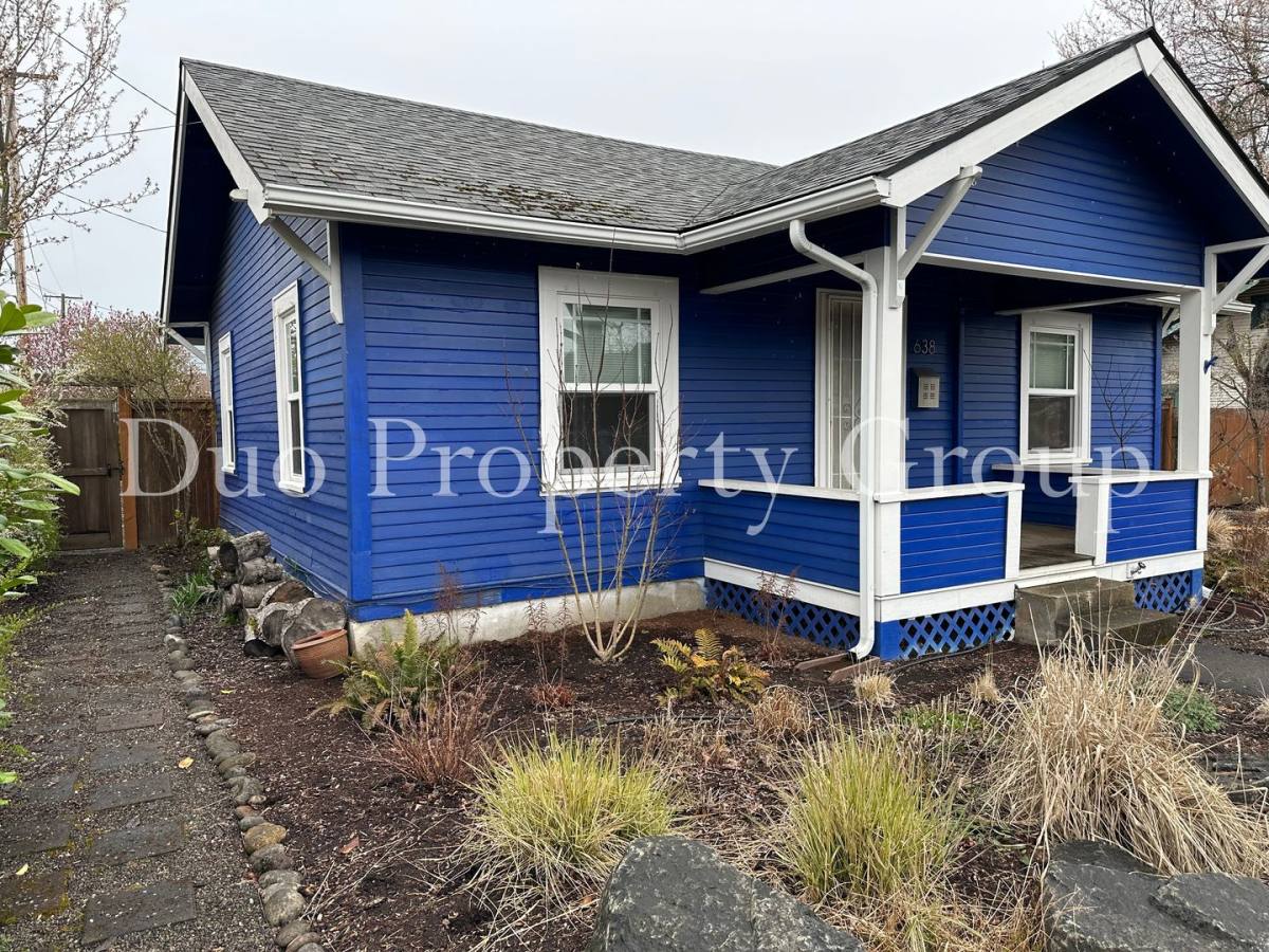 House for rent at 638 9th St, Springfield, OR 97477