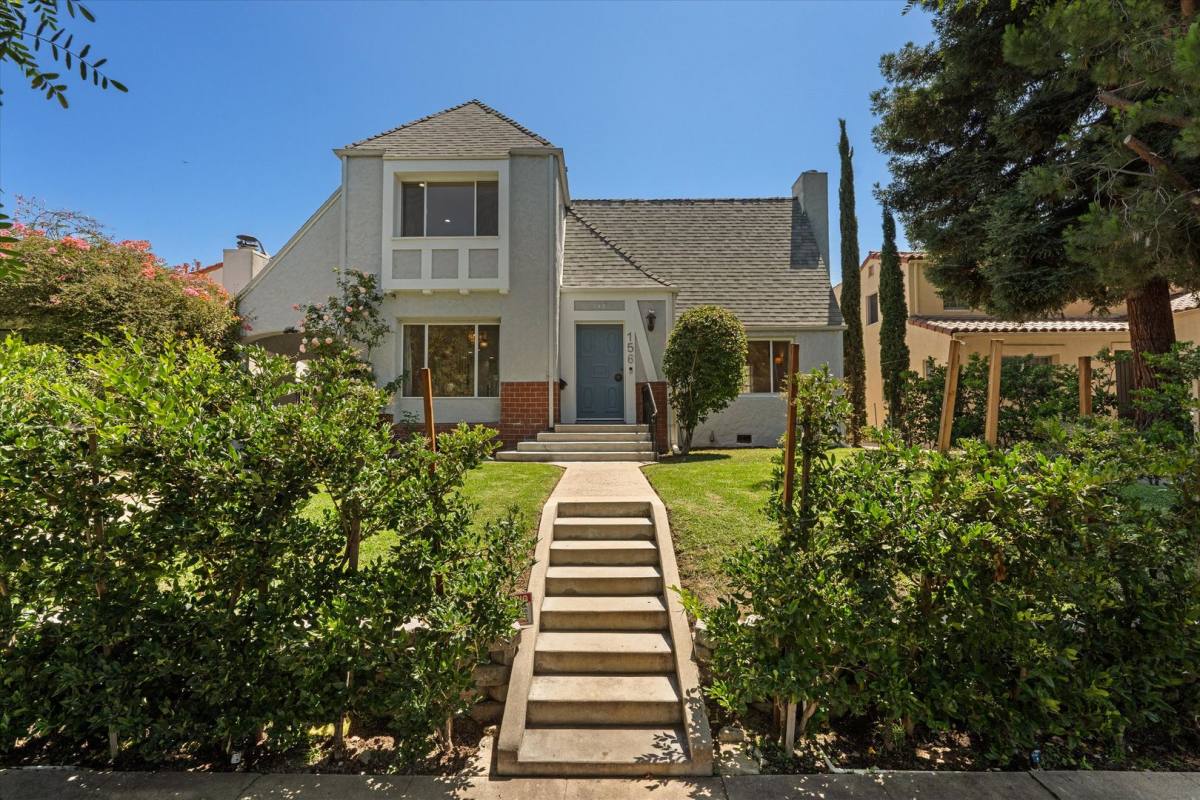 House for rent at 156 N Gardner St, Los Angeles, CA 90036