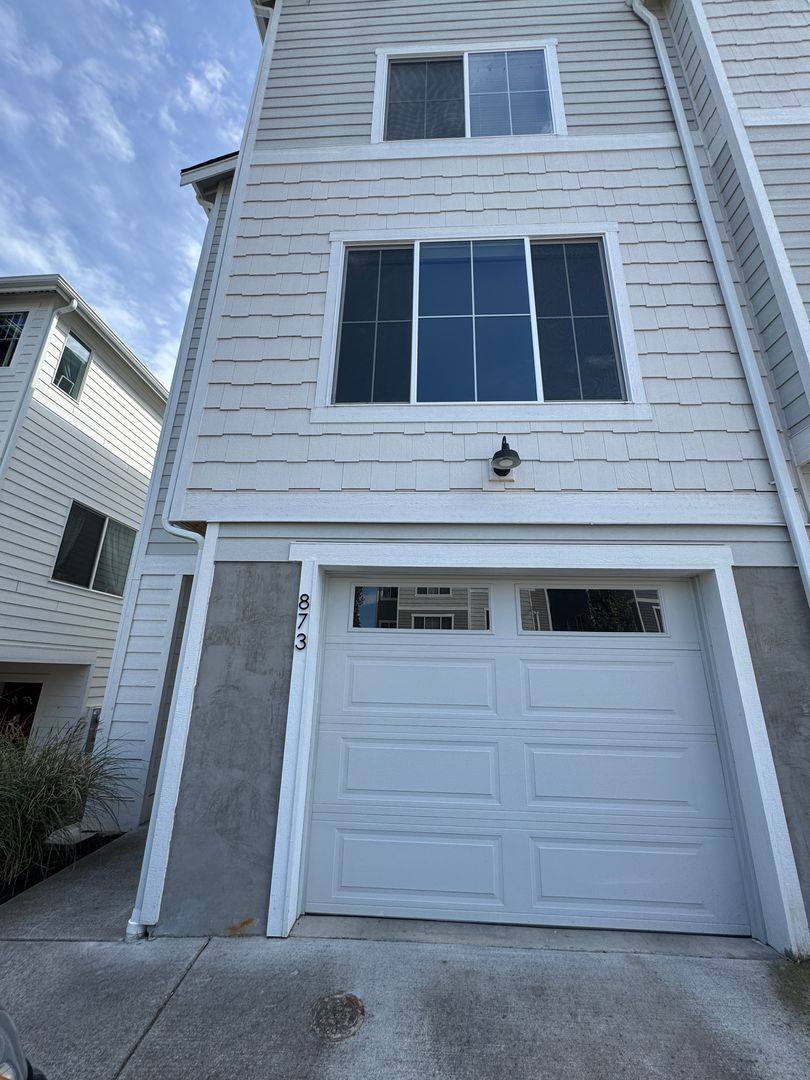 Townhouse for rent at 873 NW Highgarden Dr, Bremerton, WA 98311