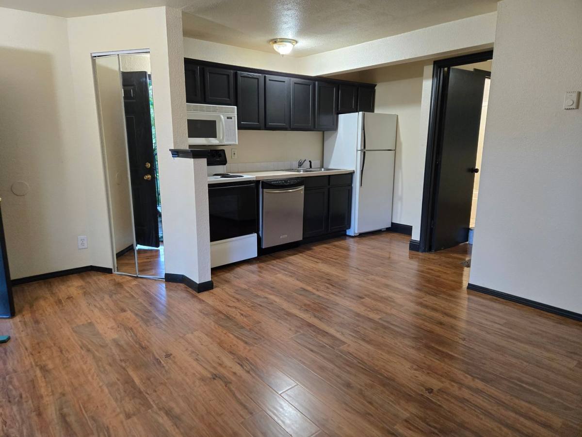 Apartment for rent at 911 SW Broadway Dr, Portland, OR 97201