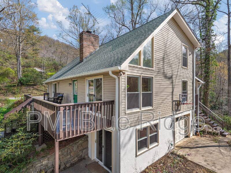 House for rent at 1469 Old Fort Rd, Fairview, NC 28730