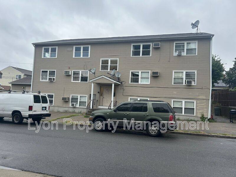 Apartment for rent at 61 Vale St #3, Pawtucket, RI 02860