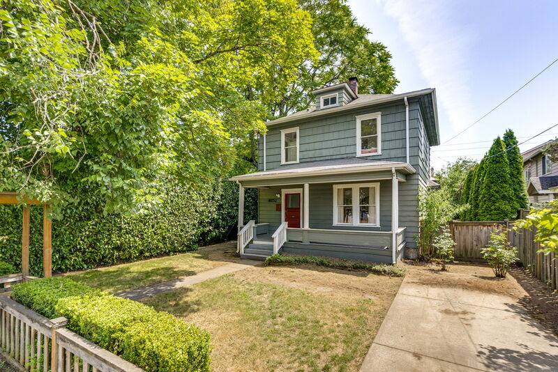 House for rent at 8052 NE Couch St, Portland, OR 97213