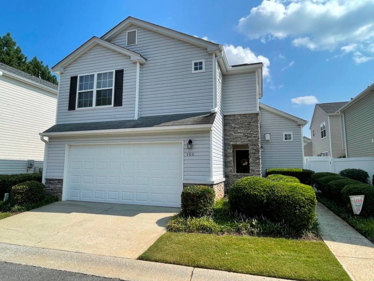 House for rent at 906 W Oaks Dr, Woodstock, GA 30188