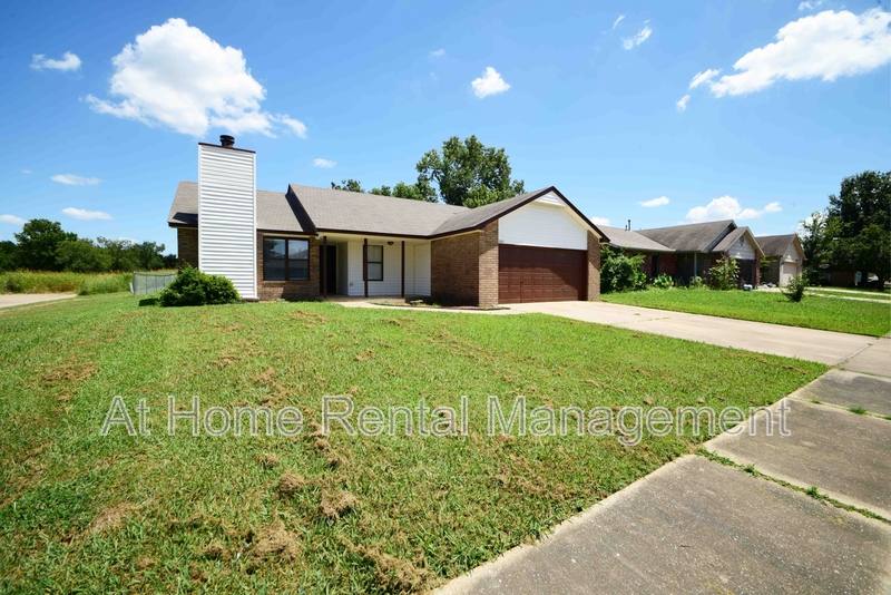 House for rent at 17603 Santa Fe St, Mounds, OK 74047