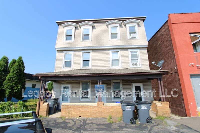 Apartment for rent at 426 1 2 S Poplar St #4, Hazleton, PA 18201