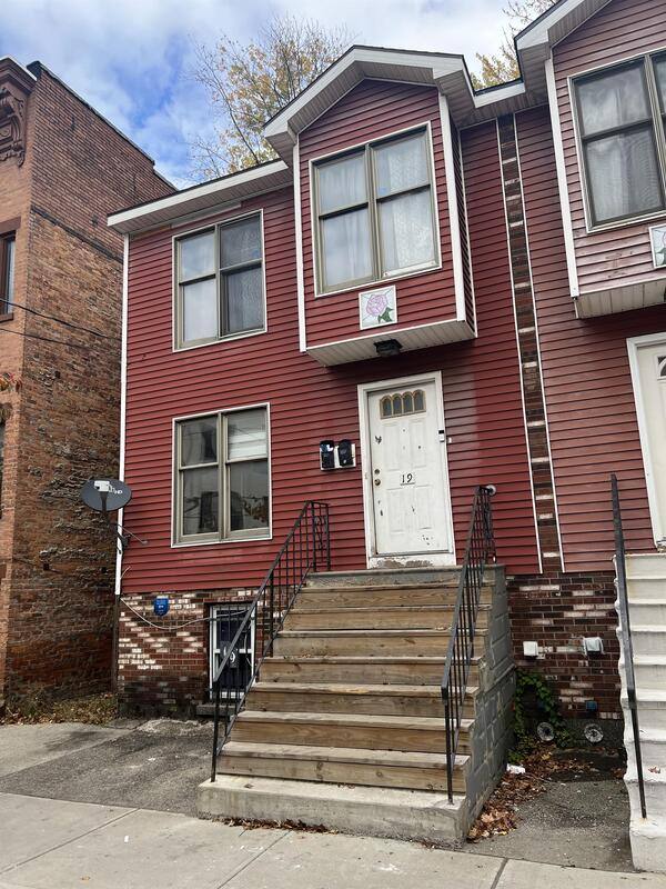 Apartment for rent at 19 Dana Ave #2, Albany, NY 12208
