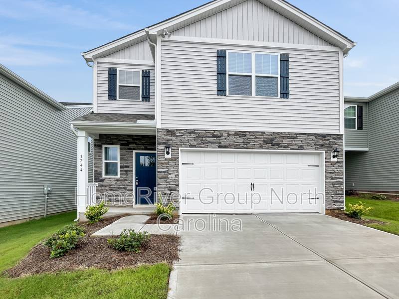 House for rent at 3744 13th St NE, Hickory, NC 28601
