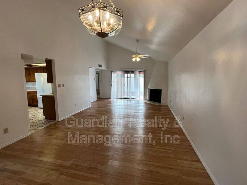 Townhouse for rent at 15020 N 40th St #27, Phoenix, AZ 85032