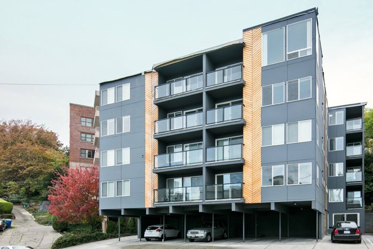 Apartment for rent at 526 W Mercer Place, Seattle, WA 98119