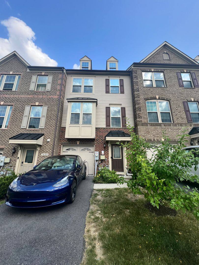 Townhouse for rent at 7611 Hamilton Crossing, Hanover, MD 21076
