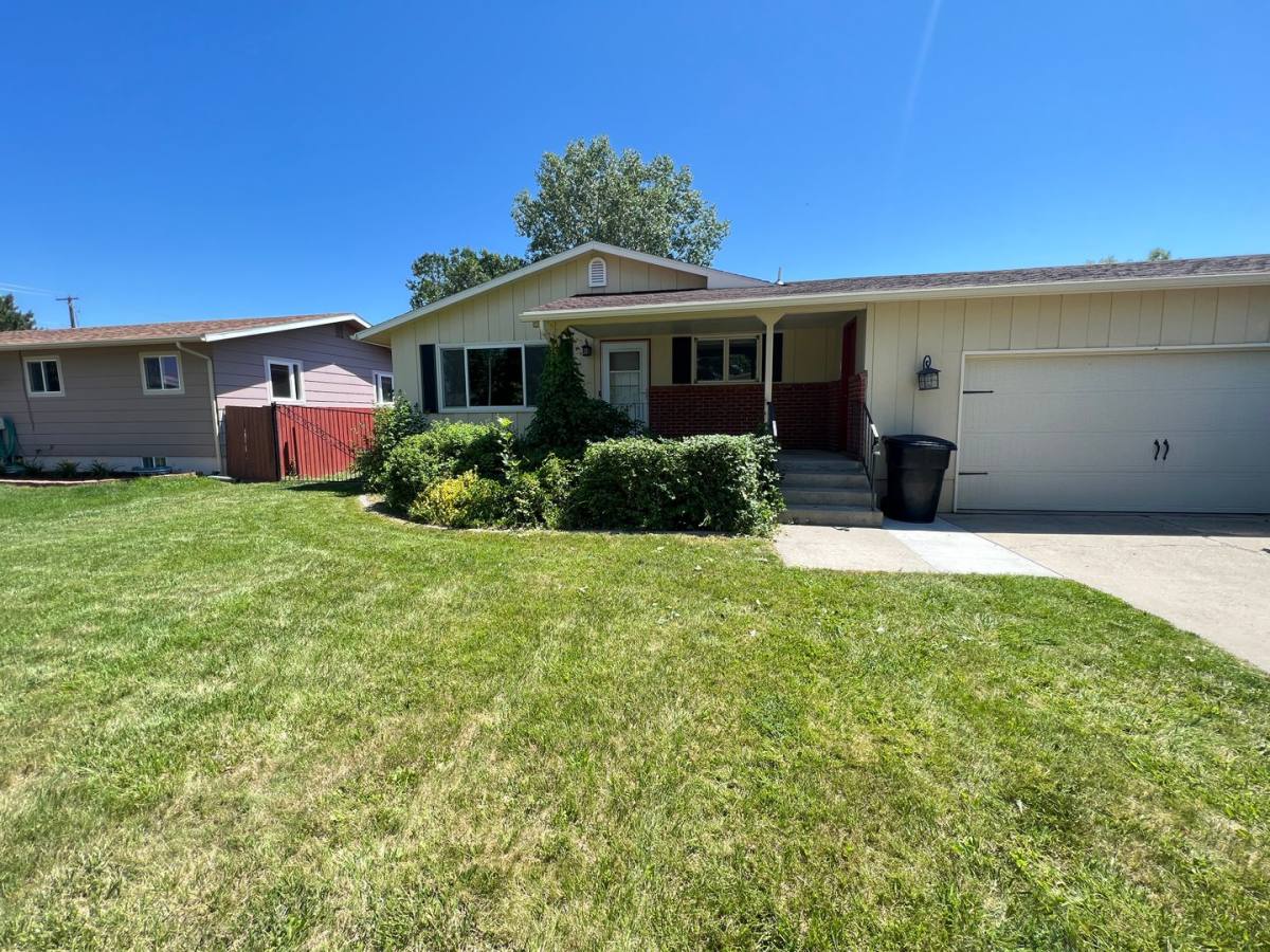 House for rent at 1011 Wiloma Dr, Billings, MT 59105