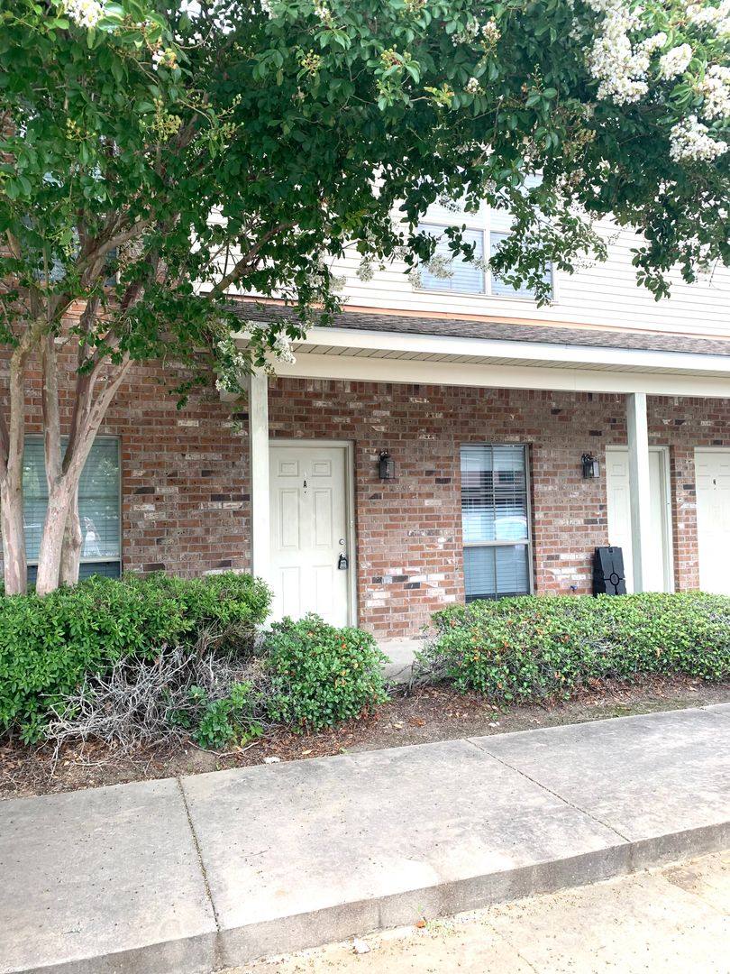 Condo for rent at 808 Meadow Bend Dr, Baton Rouge, LA 70820