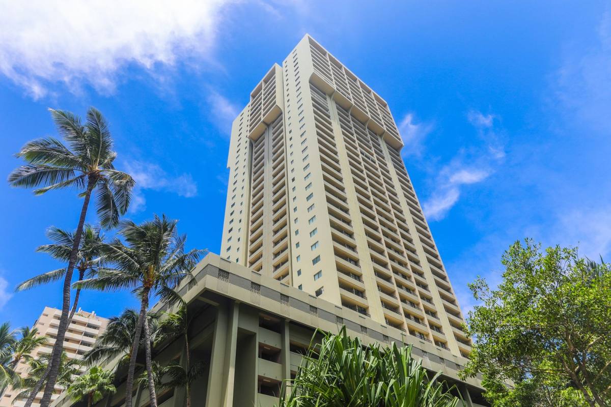 Apartment for rent at 2240 Kuhio Ave, Honolulu, HI 96815