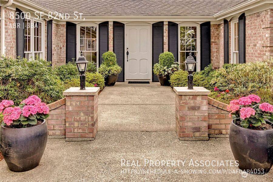 House for rent at 8500 SE 82nd St, Mercer Island, WA 98040