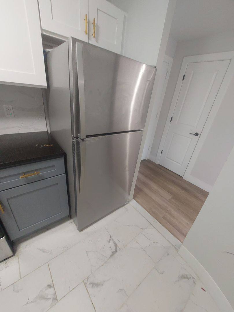 Apartment for rent at 280 Collins St, Hartford, CT 06105