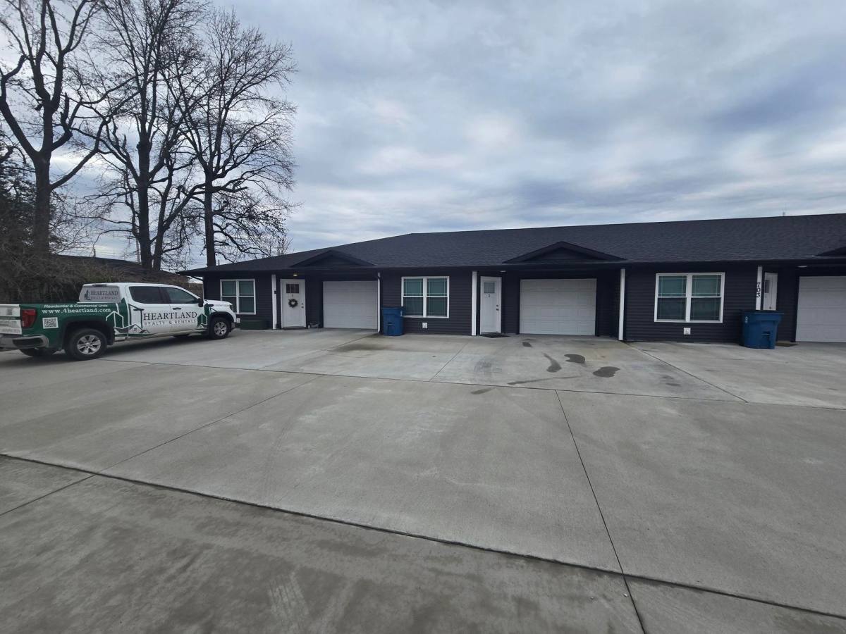 Apartment for rent at 703 N Market St, Marion, IL 62959